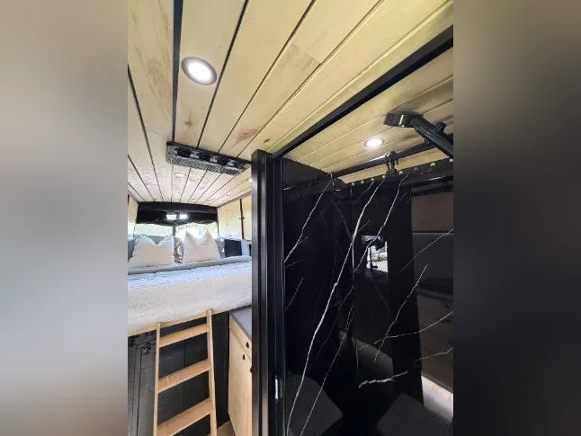 FORD TRANSIT 350 AWD HIGH-ROOF (2024) – HAUT DE GAMME & 100 % CLÉ EN MAIN thumbnail 8