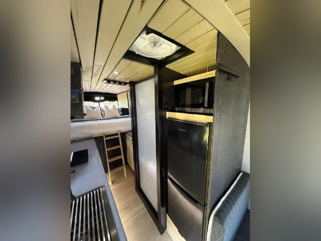 FORD TRANSIT 350 AWD HIGH-ROOF (2024) – HAUT DE GAMME & 100 % CLÉ EN MAIN thumbnail 6