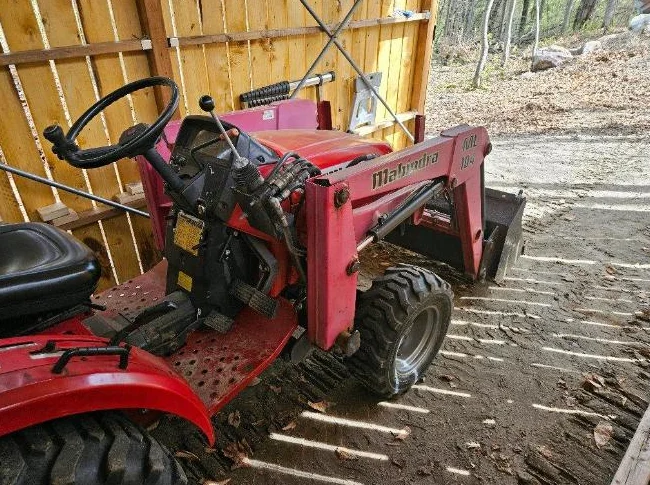 *RÉSERVÉ* Tracteur Mitsubishi 2015HST (Mahindra 100% Japon) 20hp avec pelle (loader) thumbnail 2
