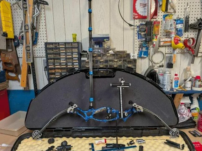 Arc Hoyt Protec XT3000 cam & ½ Gaucher. Couleur Bleu