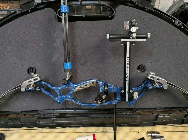 Arc Hoyt Protec XT3000 cam & ½ Gaucher. Couleur Bleu thumbnail 2