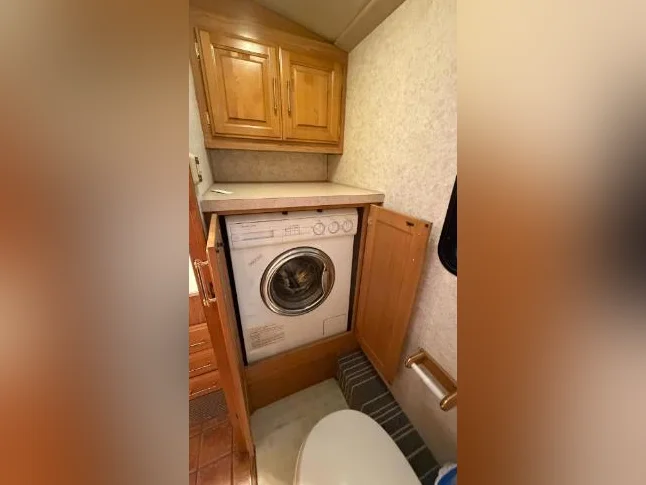 1998 Fleetwood Discovery 36 - Diesel thumbnail 9