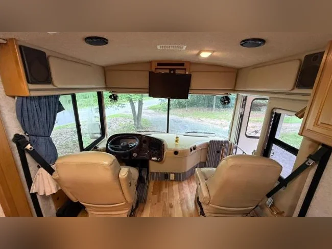 1998 Fleetwood Discovery 36 - Diesel thumbnail 6
