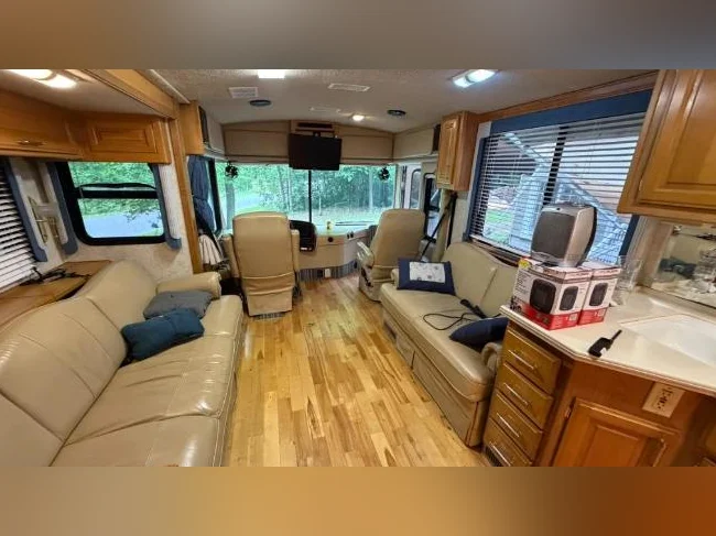 1998 Fleetwood Discovery 36 - Diesel thumbnail 5