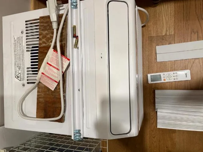 Air climatisé 10 000 BTU "Silencieuse" - **Utilisé 2 mois seulement** thumbnail 3