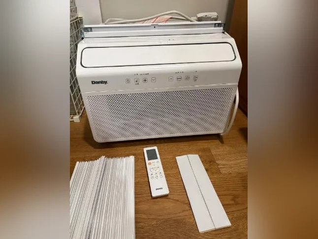 Air climatisé 10 000 BTU "Silencieuse" - **Utilisé 2 mois seulement**