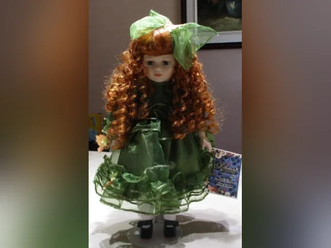 5 Poupées de collection en autre Rébéca. 150.00$