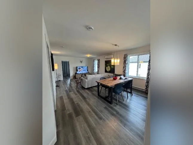 Logement 4 1/2 très lumineux à Mont Tremblant thumbnail 2
