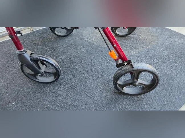 Déambulateur / Marchette pour mobilité réduite marque élite thumbnail 2