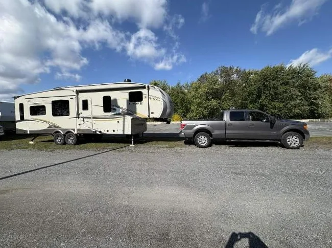 2020 Jayco HT 30.5 CKTS Old Farmhouse. 3 slides. thumbnail 6