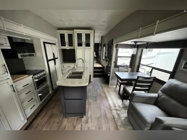 2020 Jayco HT 30.5 CKTS Old Farmhouse. 3 slides. thumbnail 4