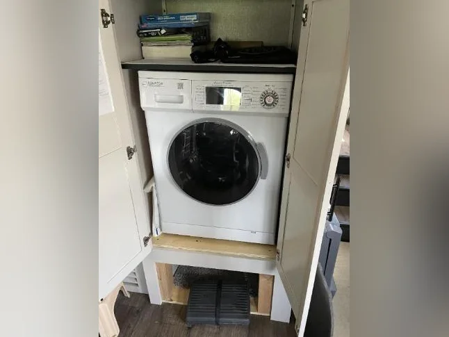 2020 Jayco HT 30.5 CKTS Old Farmhouse. 3 slides. thumbnail 5