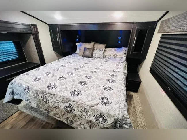 2020 Jayco HT 30.5 CKTS Old Farmhouse. 3 slides. thumbnail 2