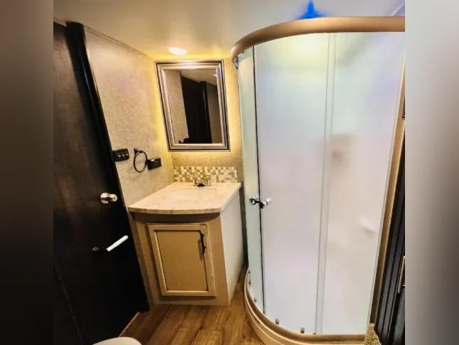 2020 Jayco HT 30.5 CKTS Old Farmhouse. 3 slides. thumbnail 3
