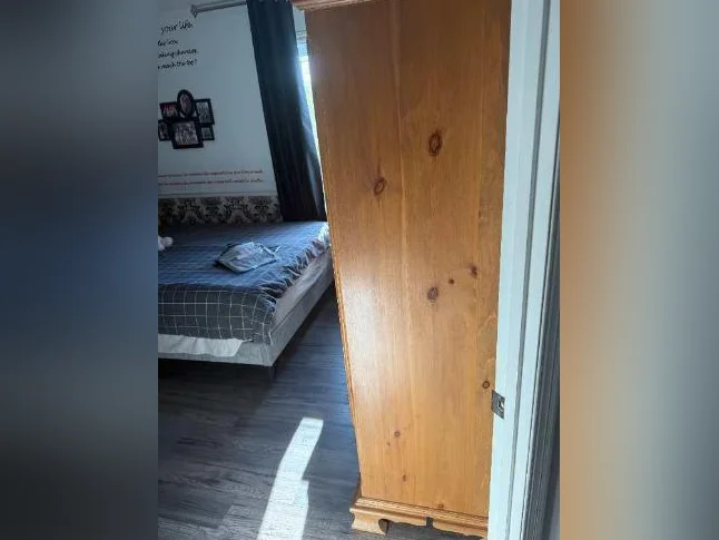 GRANDE ARMOIRE DE RANGEMENT EN PIN - BEAU MEUBLE thumbnail 3