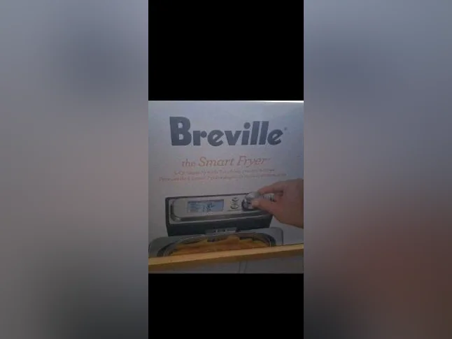 Neuf. Breville Friteuse 4 litres modèle BDF500XL ( Si l'article est annoncé c'est toujours disponible )