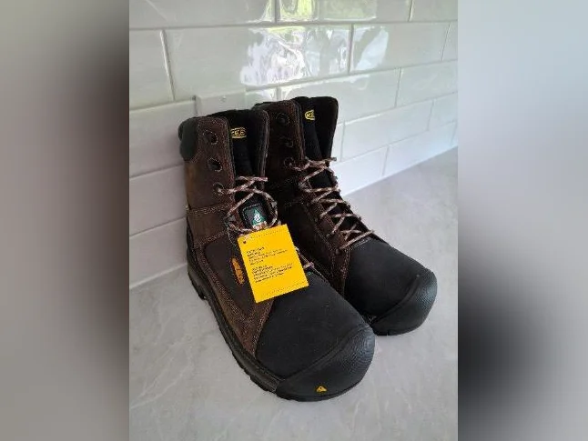 BOTTES TRAVAIL "KEEN"NEUVES 150$