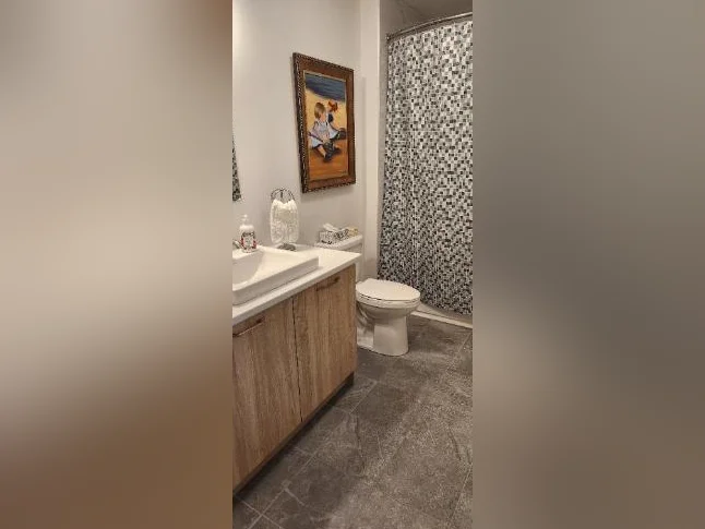 APPARTEMENT3 1/2 À LOUER AVEC DEN TOUT INCLUS AVEC GARAGE thumbnail 7