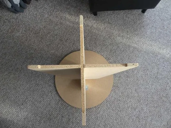 Table d'appoint ronde en bois pressé thumbnail 3
