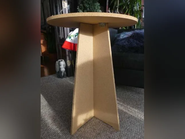 Table d'appoint ronde en bois pressé thumbnail 2