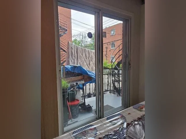 Un ensemble pour une porte-patio à vendre