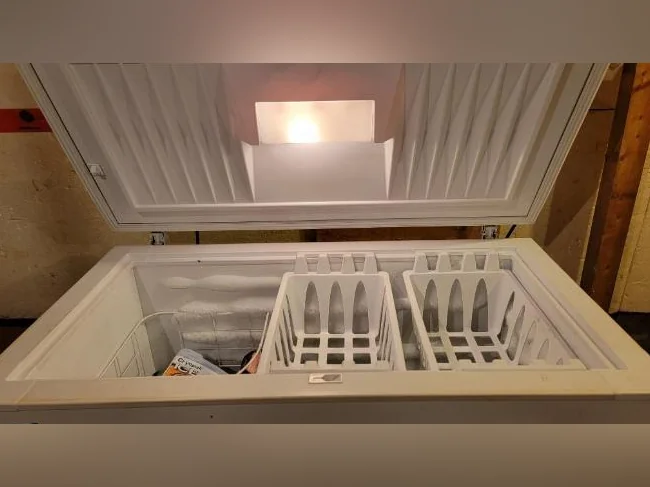 Congélateur Frigidaire 17 pieds cubes thumbnail 3