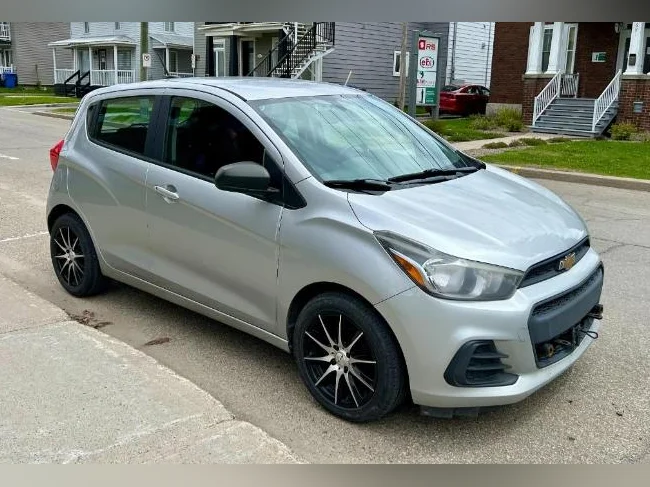 Chevrolet Spark 2016 (Auto tractée - youyou)-NOUVEAU PRIX (négociable) thumbnail 3