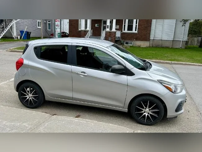 Chevrolet Spark 2016 (Auto tractée - youyou)-NOUVEAU PRIX (négociable)