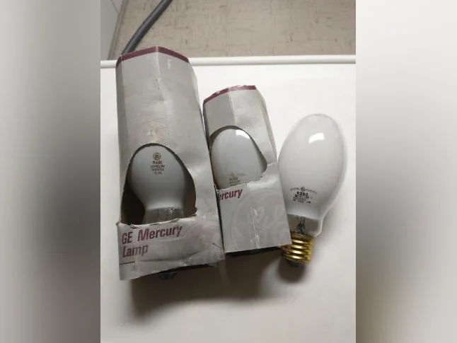 Lumières au mercure 5$ chaque