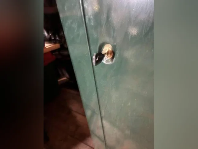 Armoire thumbnail 3