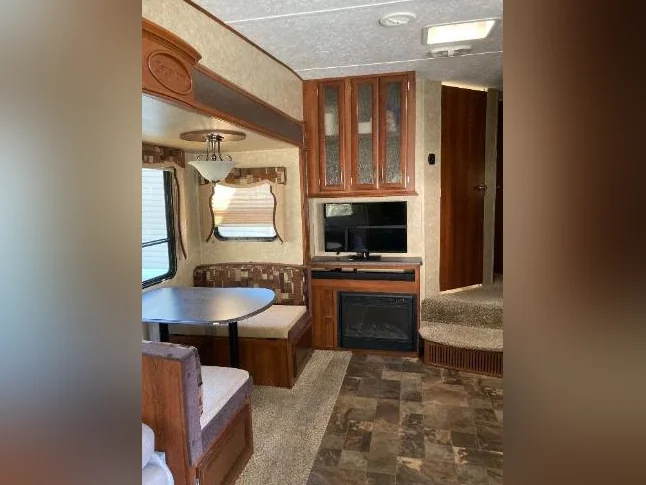 Fifth wheel thumbnail 6