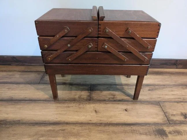 Coffre de couture en bois