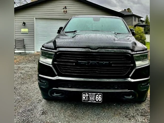 Ram 1500 sport thumbnail 4