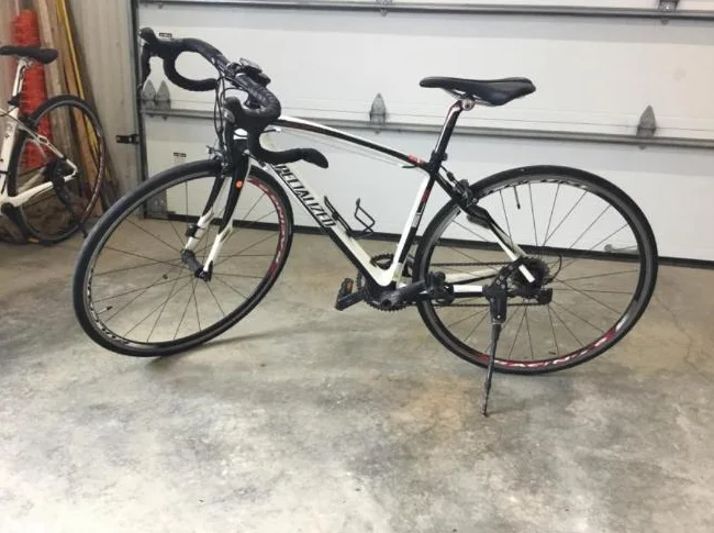 Vélos Specialized Roubaix et Ruby. Bon état. Incluant béquille, porte-bouteille,odomètre,miroir. thumbnail 6