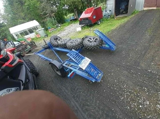 toute en 1 VTT. traileur, et pneus d'été et hiver thumbnail 8
