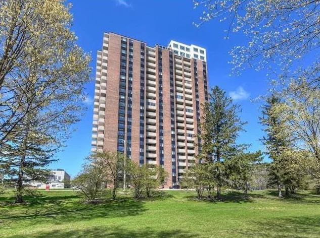 Bright & Spacious 1 Bedroom Condo for Sale – 285 Rue Laurier, Apt. 601, Gatineau