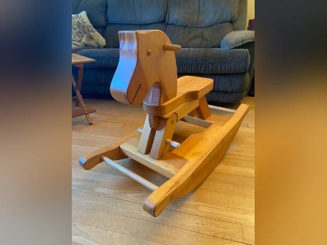 MAGNIFIQUE CHEVAL DE BOIS BERCANT POUR ENFANT thumbnail 2