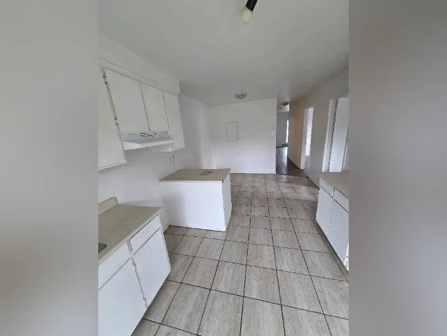 very nice and big 4.5 apartment for rent in Laval thumbnail 3