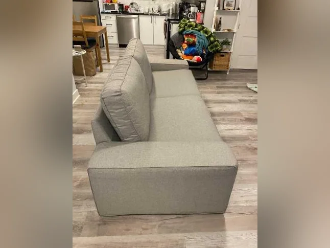 2 seater sofa in very good condition / canapé 2 places en très bon état thumbnail 2