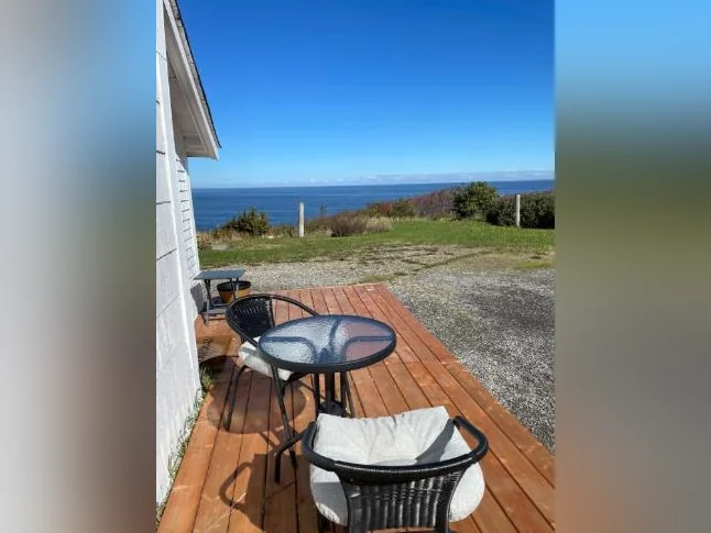 Chalet 4 saisons, Parc Forillon, Motoneige, Chasse & Pêche thumbnail 2