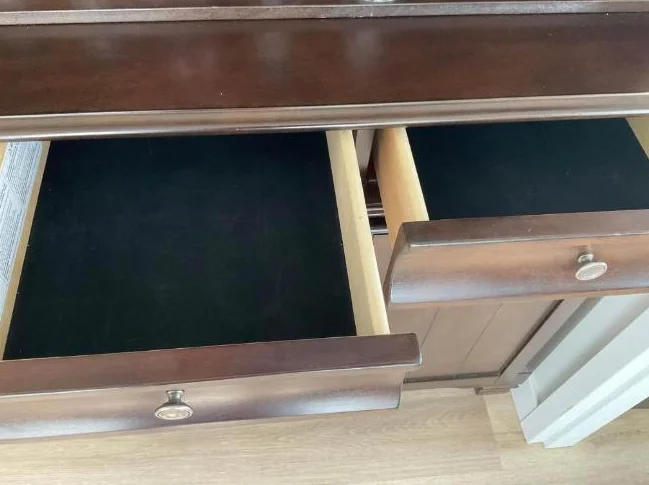 Buffet et Vaisselier Ashley de haute qualité en bois. thumbnail 4