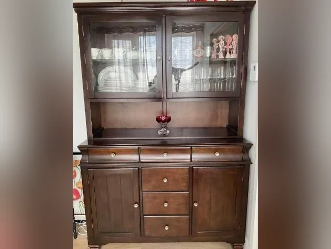 Buffet et Vaisselier Ashley de haute qualité en bois. thumbnail 2