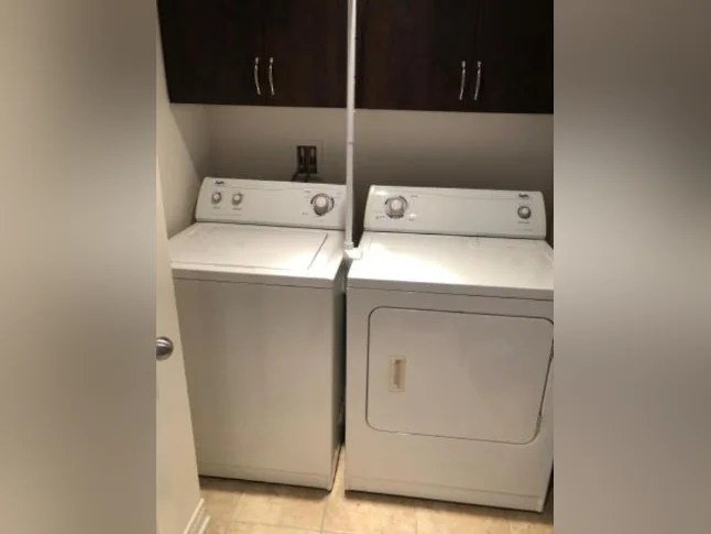 Ameublement complet pour un 3 1/2 à vendre tout d’un bloc. Je dois vider l’entrpôt. thumbnail 8