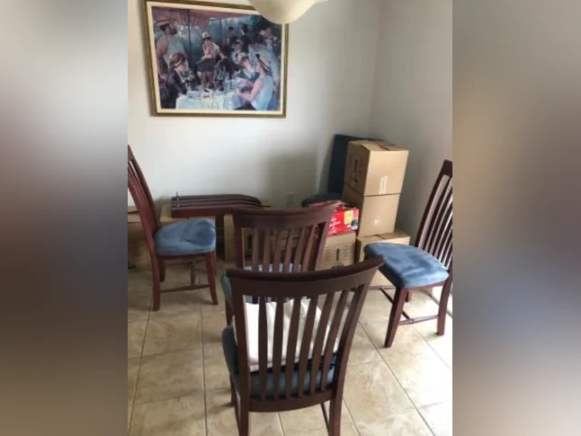 Ameublement complet pour un 3 1/2 à vendre tout d’un bloc. Je dois vider l’entrpôt. thumbnail 3