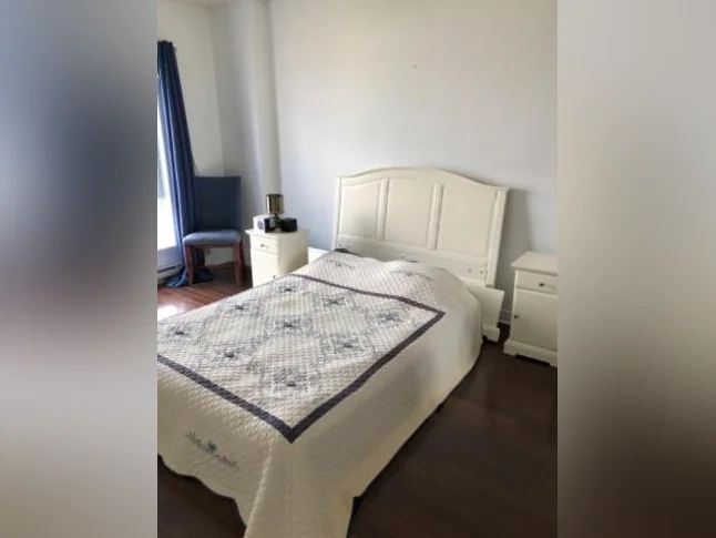 Ameublement complet pour un 3 1/2 à vendre tout d’un bloc. Je dois vider l’entrpôt. thumbnail 6