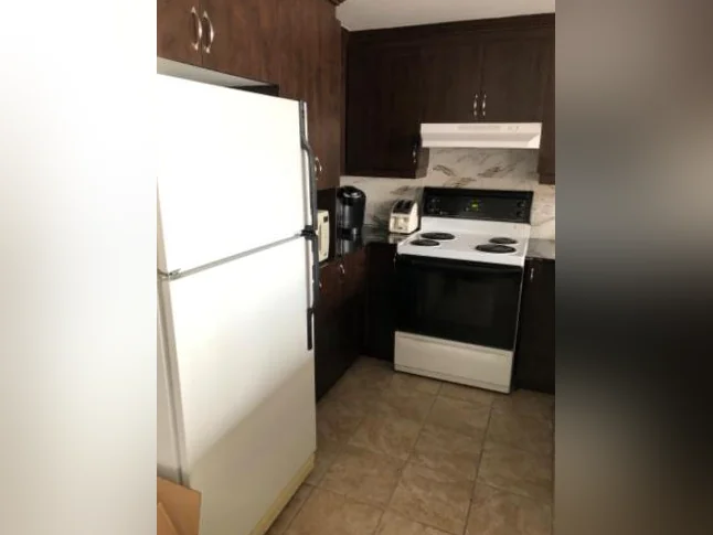Ameublement complet pour un 3 1/2 à vendre tout d’un bloc. Je dois vider l’entrpôt.