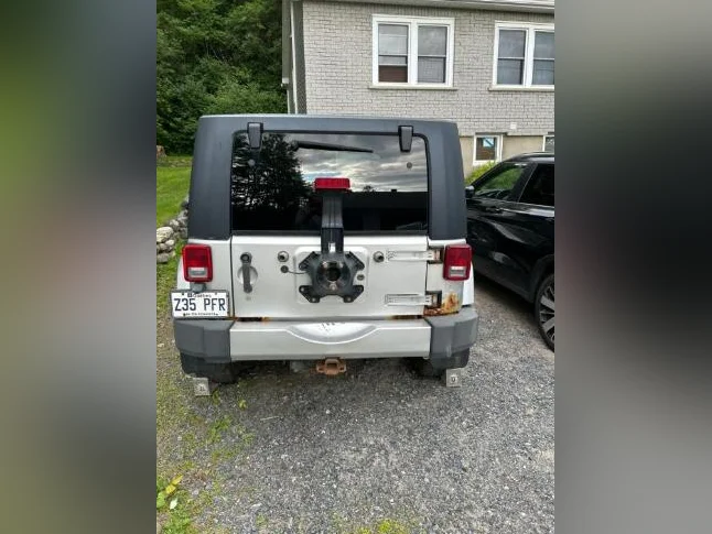 Jeep wrangler 2008 unlimited Sahara thumbnail 3