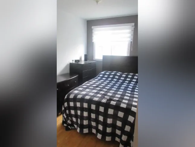 Magnifique grand 5 ½ à louer, haut de duplex, situé en face d'un parc à Anjou thumbnail 5