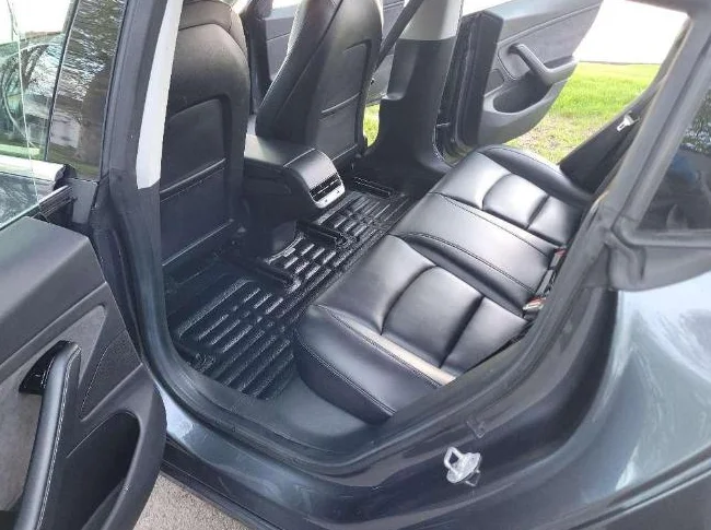 A1 Tesla 2018 modèle 3 Long range Premium Upgrades Midnignt Silver Metallic, RWD, entretenu Diamant et plusieurs accessoires thumbnail 9