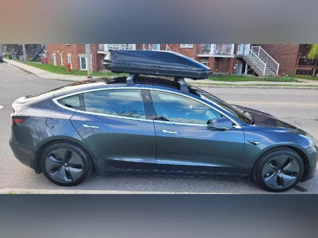 A1 Tesla 2018 modèle 3 Long range Premium Upgrades Midnignt Silver Metallic, RWD, entretenu Diamant et plusieurs accessoires thumbnail 4